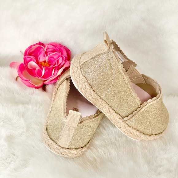 New no tags OSH KOSH B’GOSH GOLD SPARKLY TODDLER SHOES. Wear with dress or jeans - Picture 2 of 6